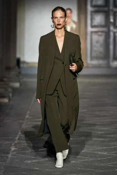 Look 7